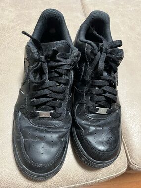 Nike Men’s Air Force 1 Low Leather Sneakers - Black size 10.5